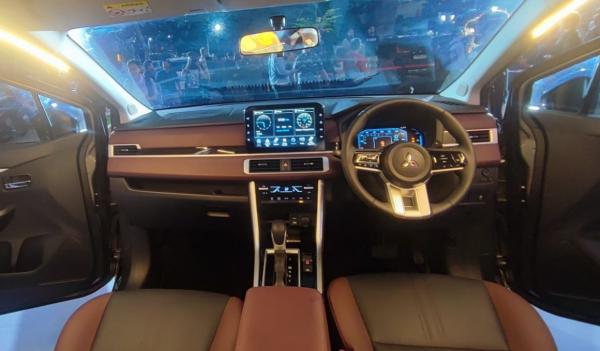 Interior Xpander Cross