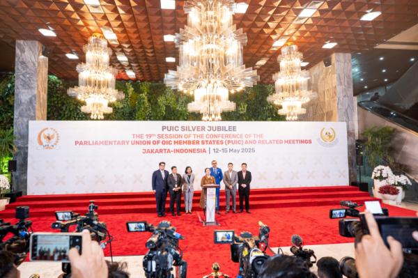 Puan Maharani Minta TNI Beri Penjelasan Soal Prajurit Dikerahkan Jaga Kejaksaan