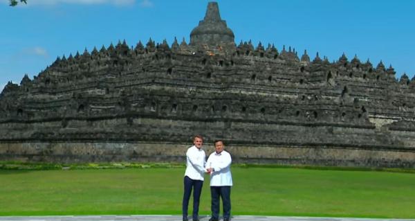 Prabowo dan Macron Tiba di Candi Borobudur usai Kunjungi Akmil Magelang