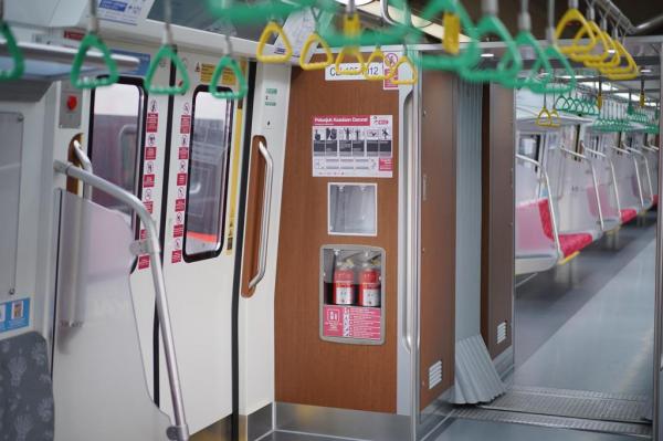 Dalam rangkaian KRL baru asal China (Dok. KAI Commuter)