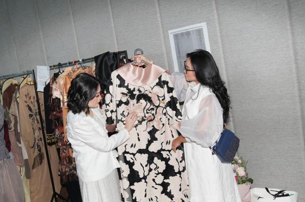 Fashion unik Istimewa)