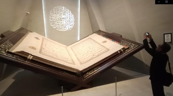 Al-Qur'an Terbesar di Dunia Kini Ada di Bawah Gua Hira