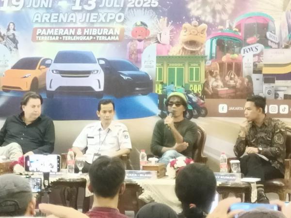 Kaka Slank Jonathan Simanjuntak)