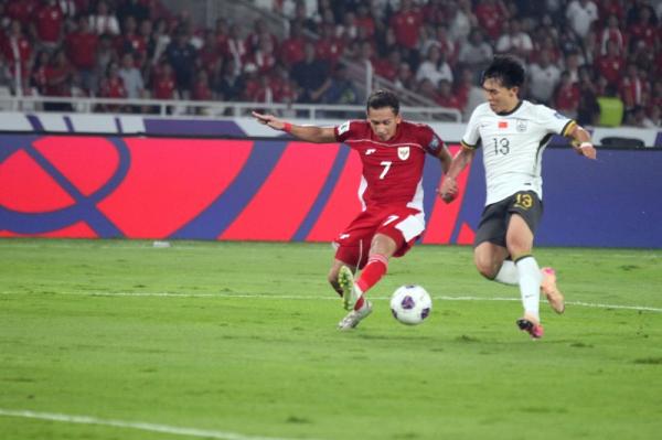 Timnas Indonesia Vs China Egy Maulana Vikri Umpan satu dua Ole Romeny dan Egy Maulana Vikri saat Timnas Indonesia vs China jadi sorotan (Foto: Aldhi Chandra)