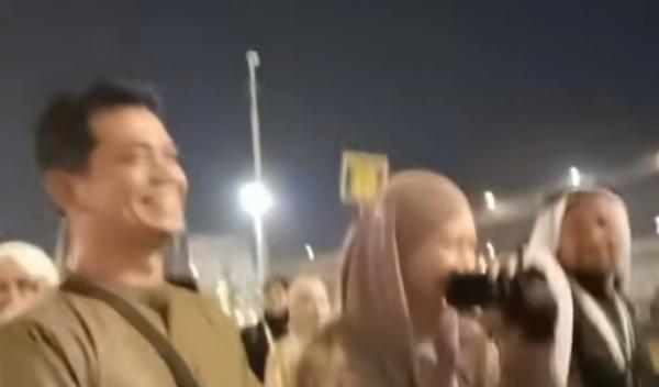 Surya Insomnia dan istri Naik Haji