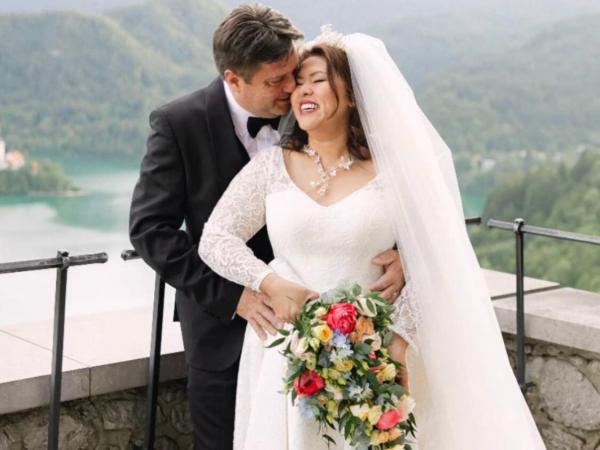 Adih Ahok menikah Adik Ahok menikah di usia 56 tahun. (Foto: Instagram)