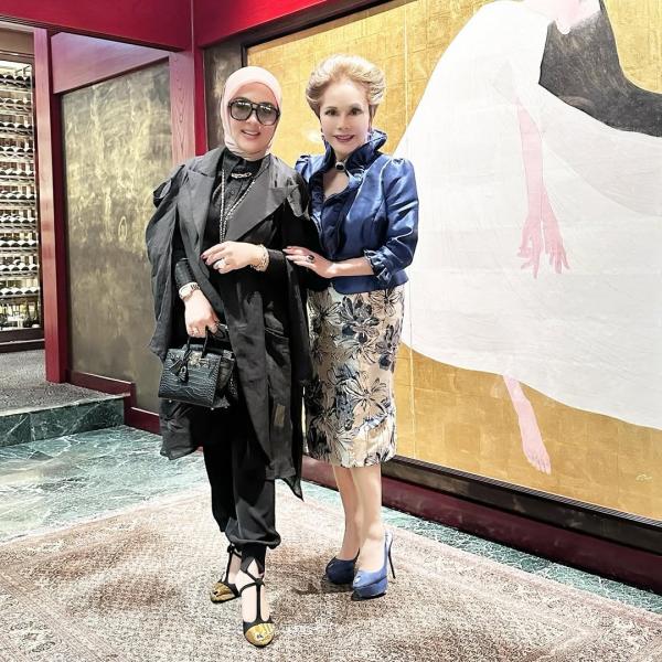 Syahrini dan Dewi Soekarno di Jepang. (Foto: Instagram)