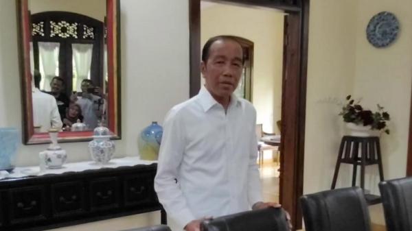 Jokowi di rumahnya Solo Presiden ke-7 Indonesia, Joko Widodo (Jokowi). (Foto: Ary Wahyu).