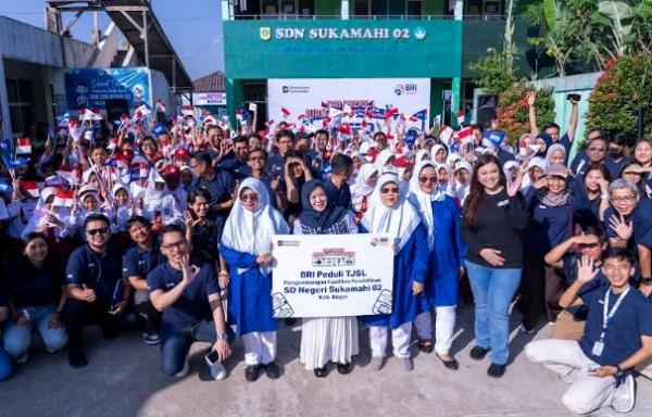 BRI menyalurkan bantuan renovasi gedung dan peralatan sekolah melalui program BRI Peduli Ini Sekolahku di SDN 02 Sukamahi, Bogor. (Foto: BRI)