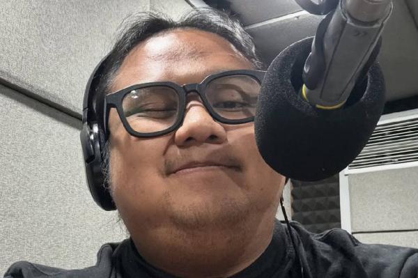 Berita Duka: Musisi dan Penyiar Radio Legendaris, Gustiwiw, Meninggal Dunia di Usia [Usia]!