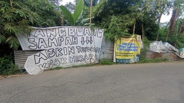 Spanduk larangan buang sampah yang dibuat warga Perumahan Bukit Pesanggerahan Indah 2, Bojonggede, Bogor. (Foto: Dok. Yunaldi Libra)