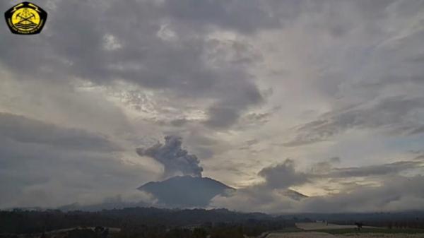 Gunung Raung Kembali Erupsi, BPBD Siapkan 10.000 Masker untuk Warga