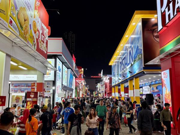 Keseruan jakarta fair 2025 Suasana Jakarta Fair 2025. (Foto: Muhamad Fadli Ramadan)
