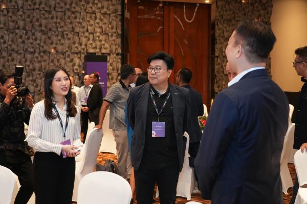 Co-CEO MNC Group Angela Tanoesoedibjo aktif terlibat dalam diskusi dan membangun kemitraan dengan sejumlah CEO perusahaan di CEO Forum APOS 2025. (Foto: iNews.id)