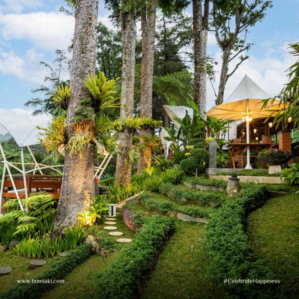 Rumah Makan Bumi Aki, salah satu restoran hits di Puncak Bogor. (Foto: Instagram)