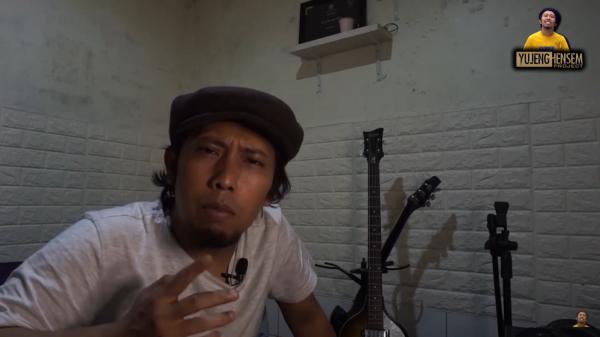 Yujeng Hensem Yujeng Hensem menduga kuat Squid Game benar pakai instrumen gamelan. (Foto: Youtube)