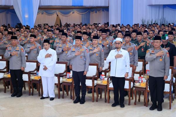 Kegiatan Doa Lintas Agama Polri Kegiatan doa bersama lintas agama yang diinisiasi oleh SSDM Polri dihadiri sedikitnya 1.200 peserta lintas agama, yang terdiri dari anggota TNI-Polri, tokoh agama, tokoh masyarakat hingga masyarakat umum. (Foto: Dok. Polri)