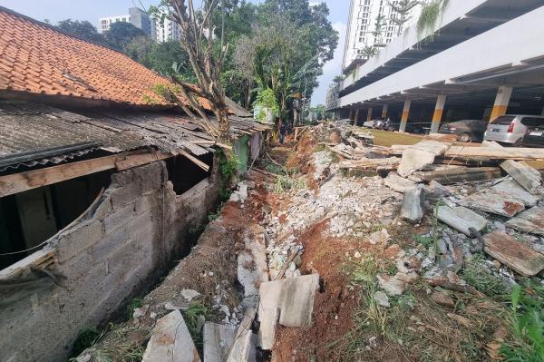 Heboh! Tembok Apartemen di Tangsel Ambruk, Timpa Permukiman
