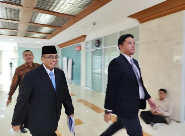 Dwisuryo Indroyono Soesilo saat tiba di Kompleks Parlemen Senayan, Jakarta, Sabtu (5/7/2025). (Foto: Achmad Al Fiqri)
