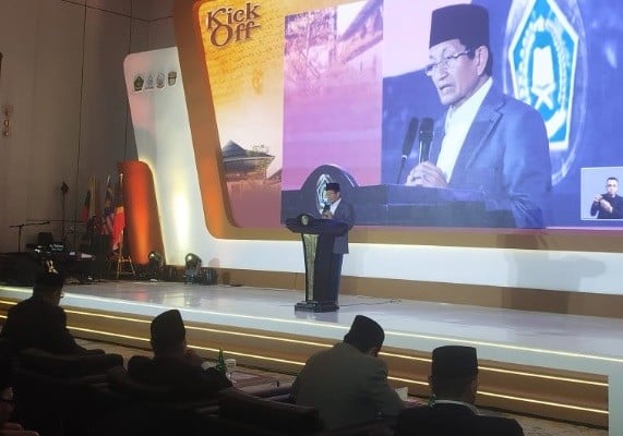 Menteri Agama Nasaruddin Umat saat meluncurkan Musabaqah Qira'atil Kutub (MQK) tingkat internasional di Jakarta, Selasa (8/7/2025). (Foto: iNews)