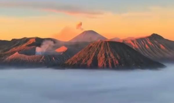Gunung Bromo Bersalju, Ini Hal Penting Harus Diperhatikan Pengunjung agar tidak Mengalami Hipotermia