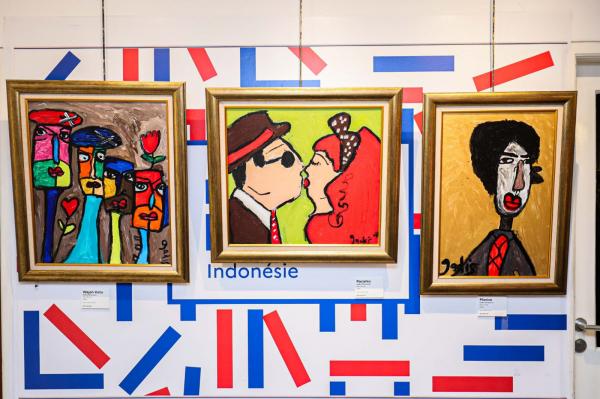 Karya Pelukis Disabilitas Gadis Dharsono pada pameran tunggal perdananya di IFI WIjaya, Jakarta. (Foto: Istimewa)