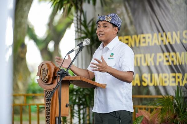 Menhut Serahkan SK Pelepasan Kawasan Hutan di Banyuwangi, Luasnya 152 Hektare