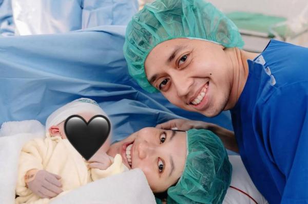 Momen Air Mata Rian Ardianto Tumpah Sambut Anak Pertamanya bersama Ribka Sugiarto