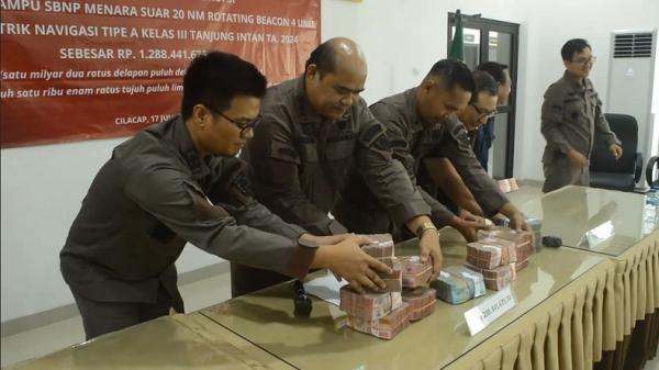 Kasus Korupsi Lampu Suar, Kejari Cilacap Sita Rp1,2 Miliar