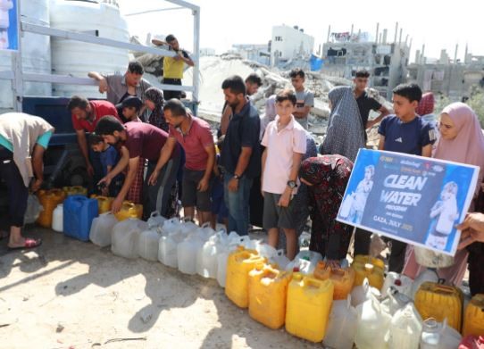 Lembaga kemanusiaan International Networking for Humanitarian (INH) menyalurkan bantuan ke warga Gaza, palestina. (Foto: ist)