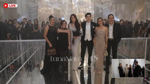 Luna Maya dan Maxime Bouttier bersama tamu resepsi pernikahan. (Foto: Youtube)