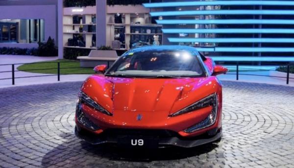 Daftar Mobil dan Motor Terbaik di GIIAS 2025, Ada yang Bisa Loncat dan Menari