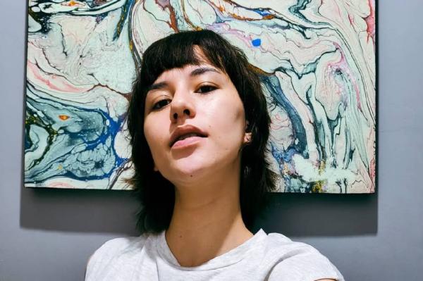 Tegas! Dahlia Poland Bantah Pindah Agama karena Fandy Christian