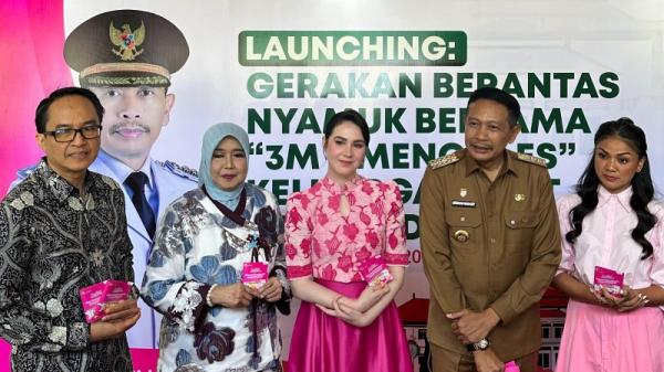 Ketua TP PKK Provinsi Jawa Timur Arumi Bachsin turut menghadiri peluncuran program Gerakan Berantas Nyamuk Bersama 3M+ Mengoles: Keluarga Sehat dan Bebas DBD. (Foto: dok Soffell)