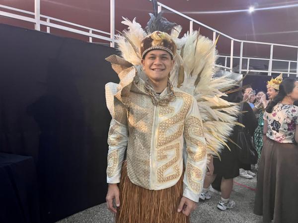 Gabriel Harvianto mengenakan karya terakhir Opi Bachtiar untuk Pagelaran Sabang Merauke 2025. (Foto: Muhammad Sukardi)