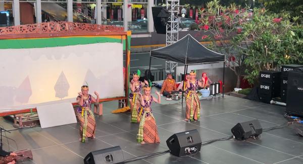 Penampilan tari tradisional. (Foto: Annastasya Rizqa)