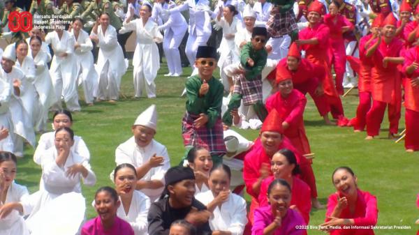 Tari Pacu Jalur di perayaan HUT ke-80 RI di Istana Merdeka. (Foto: Youtube)