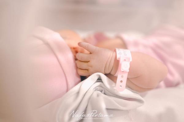 Anak pertama Zahwa dan Royhan yang lahir ke dunia pada 14 Agustus 2025. (Foto: Instagram)