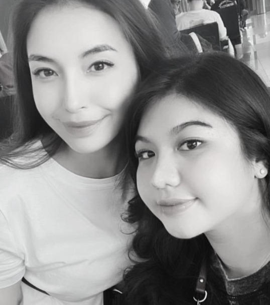 Potret TikToker dan Manohara. (Foto: TikTok)