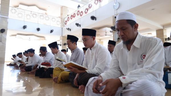 Yayasan Daarul Qur’an Indonesi Khataman Al-Quran bersama 80 hafiz dan hafizah di Yayasan Daarul Qur’an Indonesia. (Foto: dok Polri)