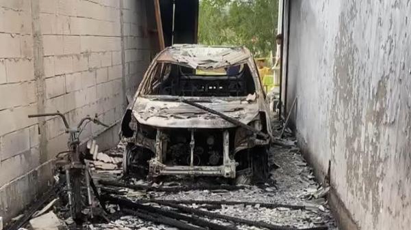 Teror di Sampang, Mobil dan Motor Warga Hangus Dibakar OTK