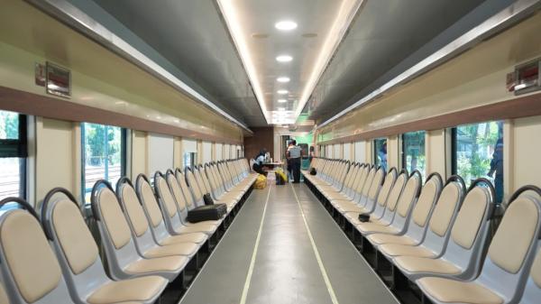 Penampakan dalam gerbong KA Khusus Petani dan Pedagang