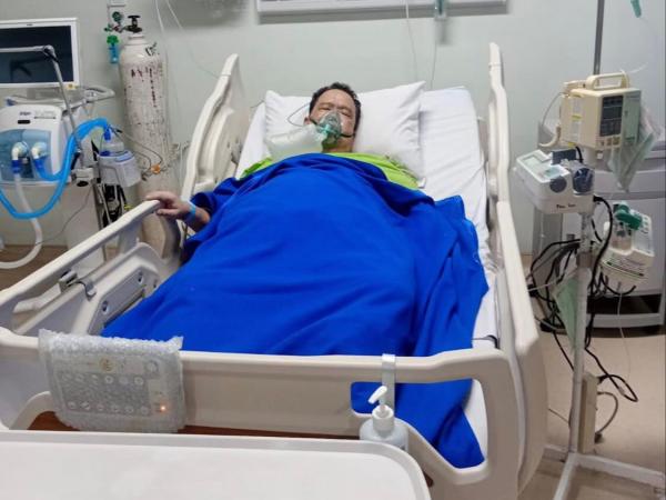 Kondisi Adjie Soetama saat dirawat di rumah sakit. (Foto: Instagram)