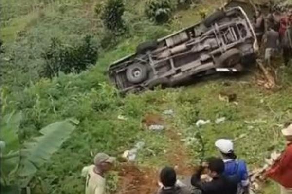 Kecelakaan Minibus Elf Rombongan Guru MAN 2 Tegal Masuk Jurang di Banjarnegara, 8 Orang Luka