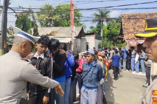 Puluhan Siswa SMK Diamankan Polisi di Karawang, Naik Truk Hendak Ikut Demo ke DPR