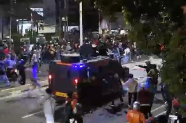 Viral mobil rantis Brimob melindas pengendara ojek online di Pejompongan (dok. istimewa)