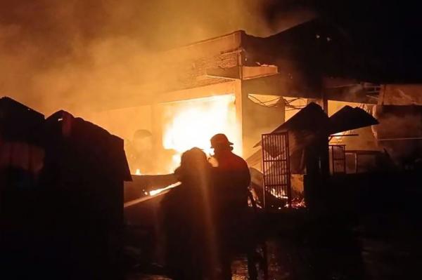 Kebakaran Pasar Baru Pandaan di Pasuruan, 80 Lapak Ludes Dilalap Api