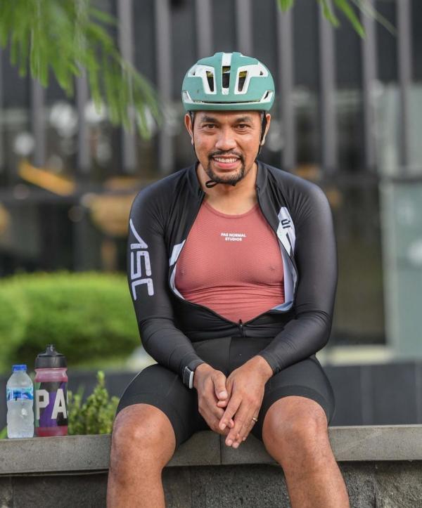 OOTD Sahroni setelah gowes. (Foto: Instagram)