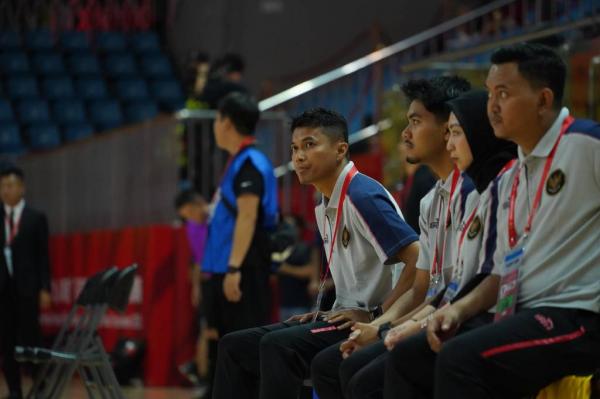 Pelatih Timnas Futsal Indonesia, Amril Daulay (kiri). (Foto: FFI)