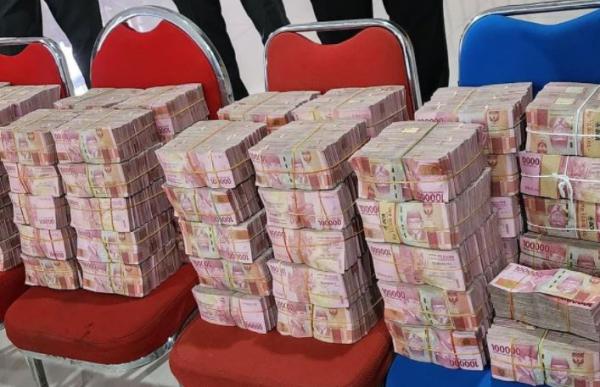 Penampakan Uang Rp10 Miliar yang Dibawa Kabur Sopir Bank di Wonogiri 